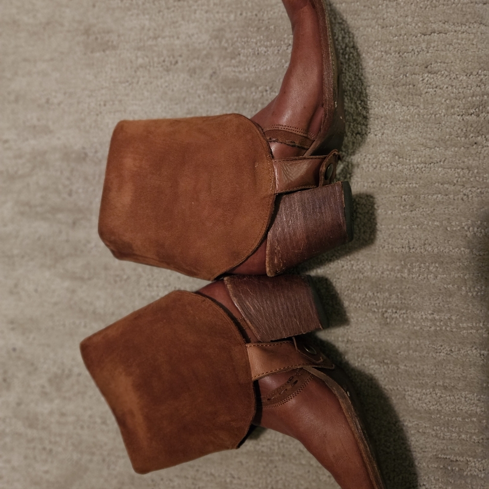 Elegant Women's Brown Heeled Boots